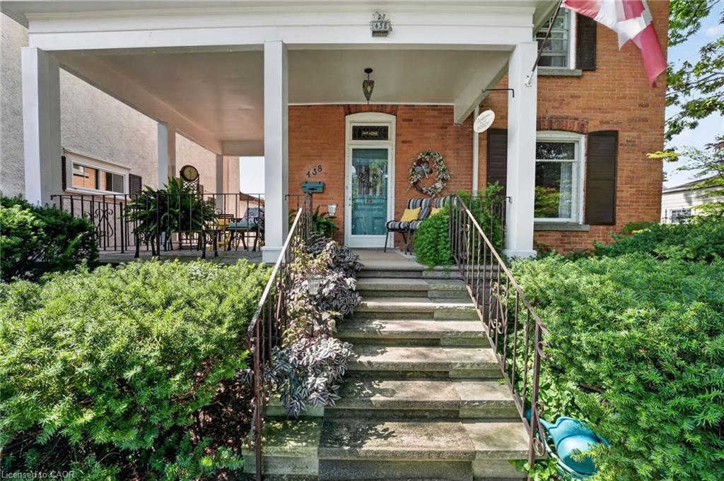 438 Broad Street W Property Photo 5