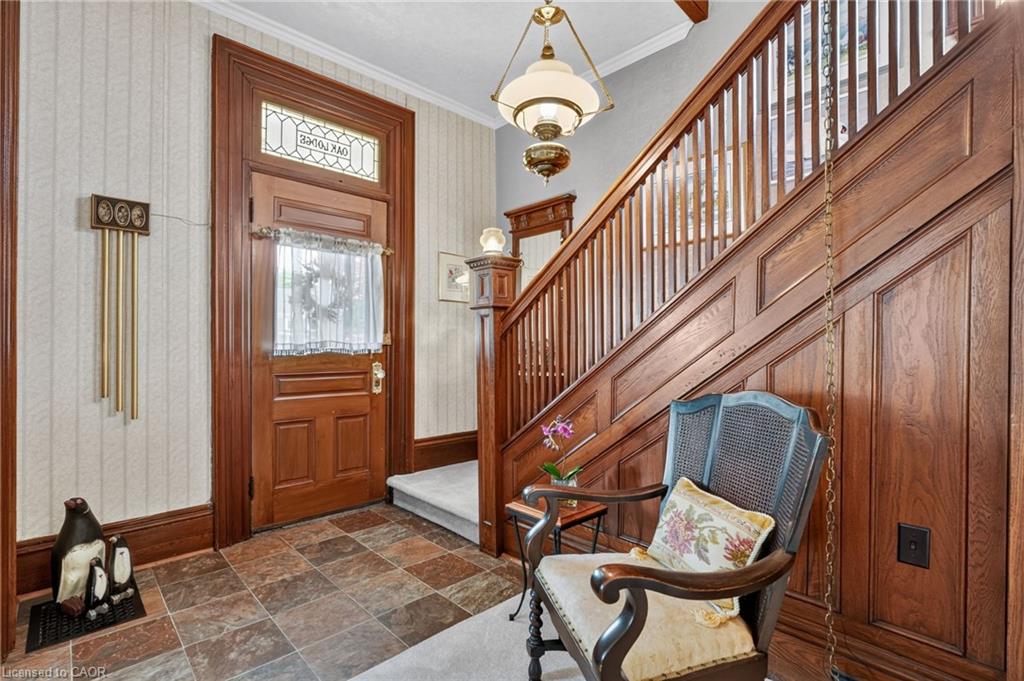 438 Broad Street W Property Photo 7