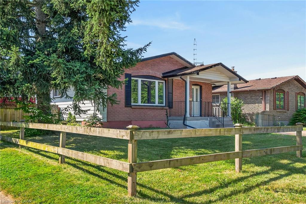 10 Tracey Road Property Photo 2