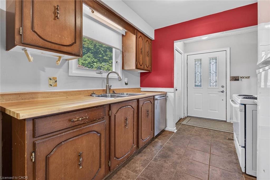 10 Tracey Road Property Photo 10