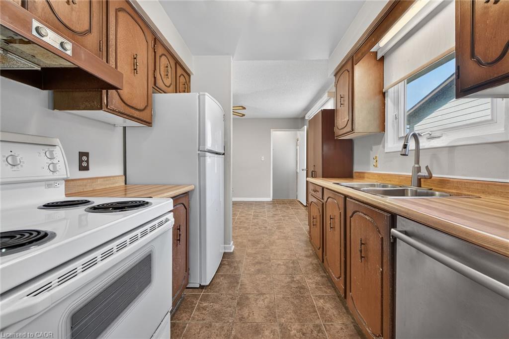 10 Tracey Road Property Photo 11