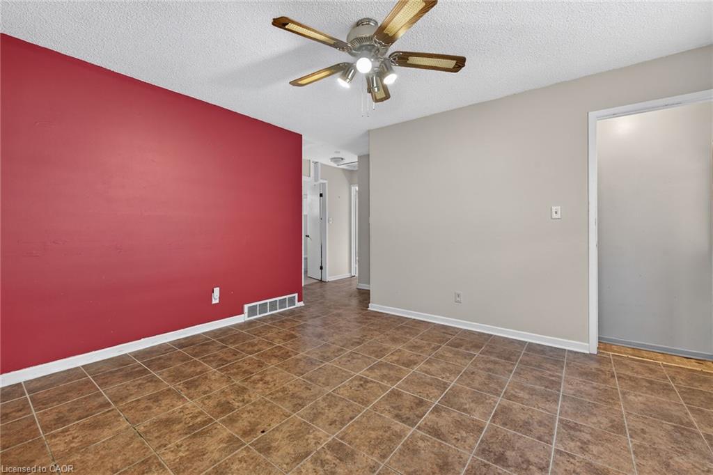 10 Tracey Road Property Photo 14