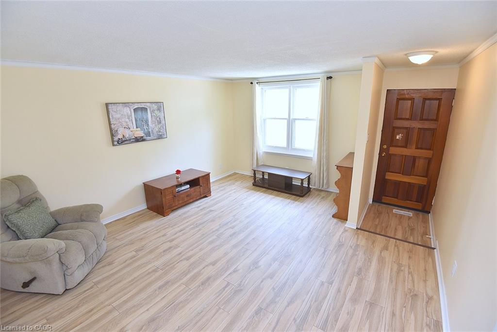 340 King Street W Property Photo 3