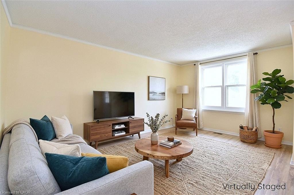 340 King Street W Property Photo 4