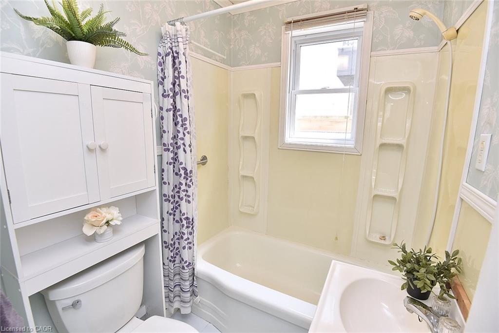 340 King Street W Property Photo 5