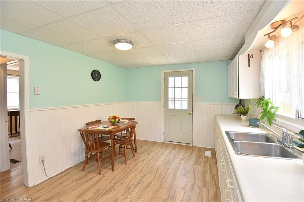 340 King Street W Property Photo 9