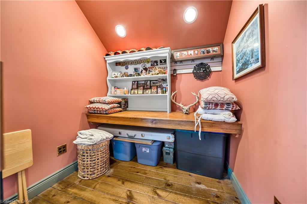 4766 Hyndman Drive Property Photo 27