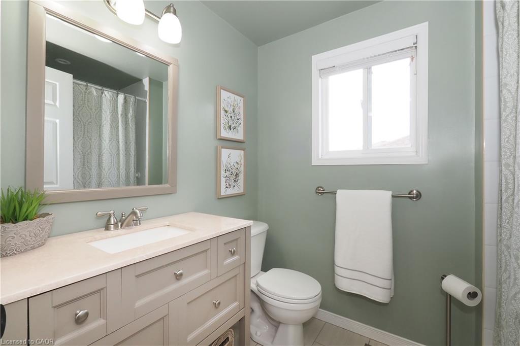 A-218 Inverhuron Crescent Property Photo 25