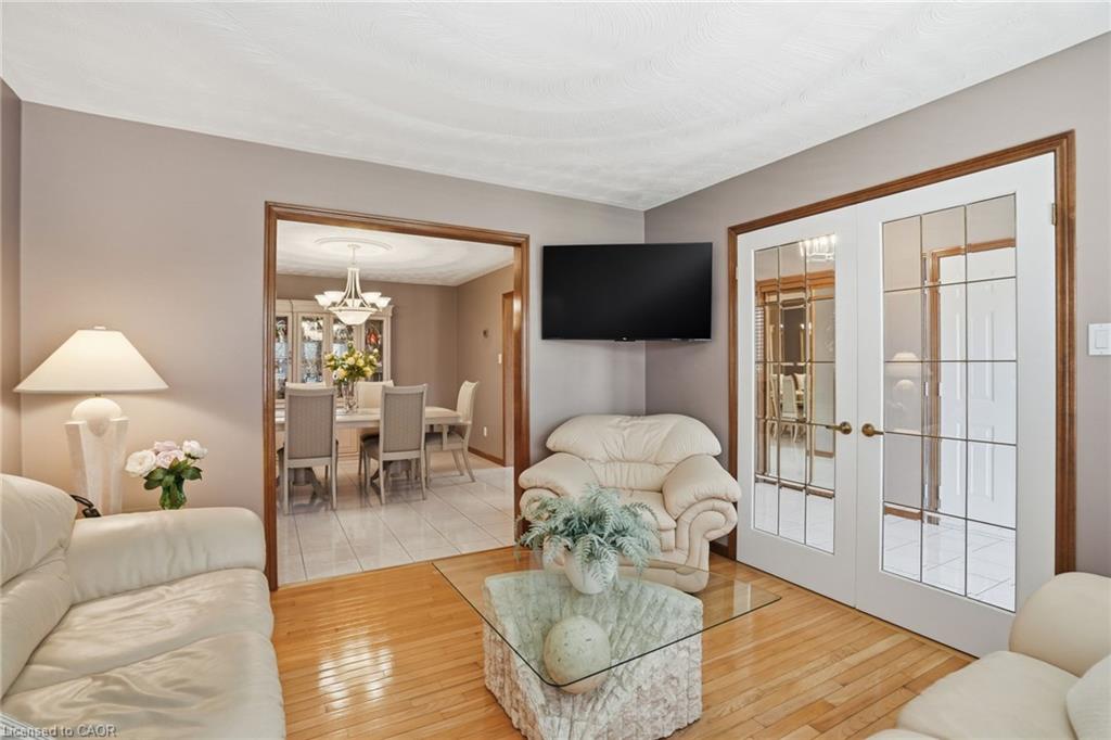 32 Highbury Drive Property Photo 6