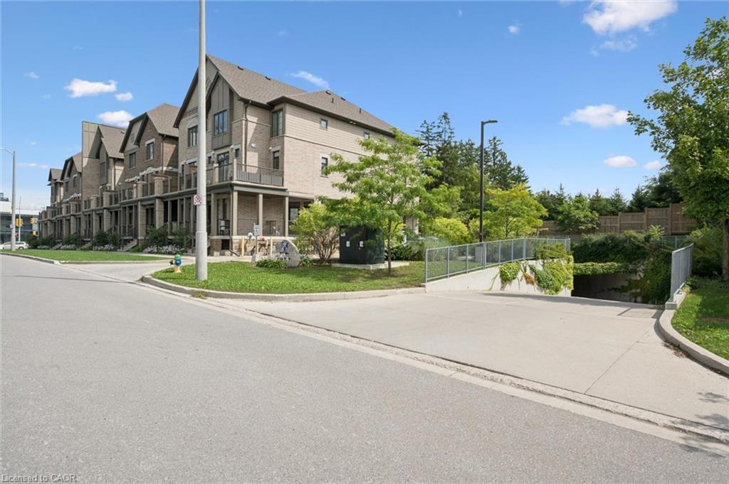 207-333 Gosling Gardens Property Photo 3