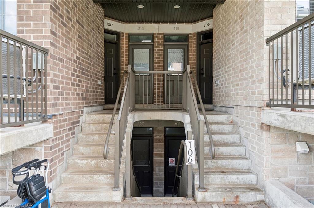 207-333 Gosling Gardens Property Photo 4