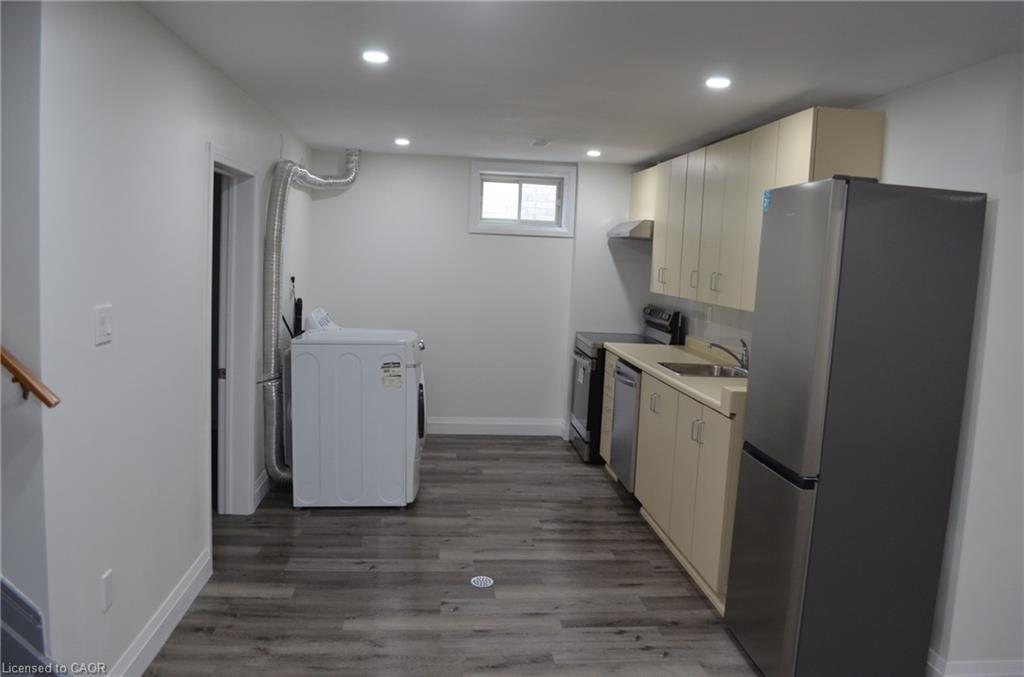 275 Locheed Drive Property Photo 8