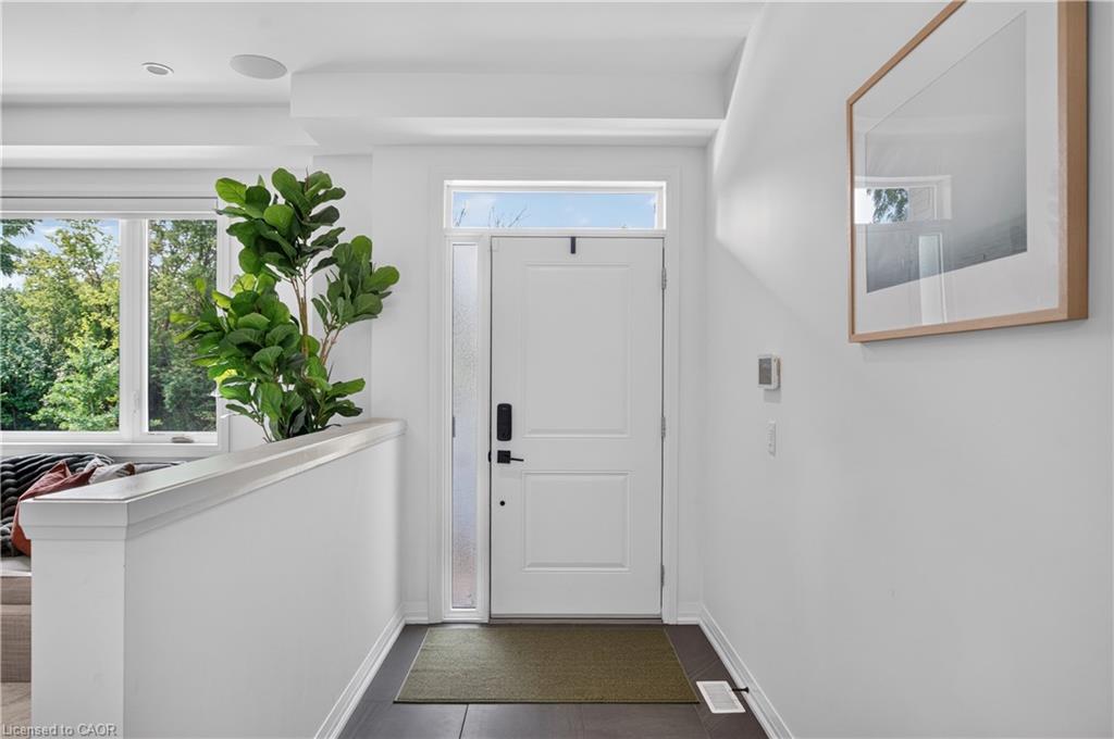 206 Canada Street Property Photo 3