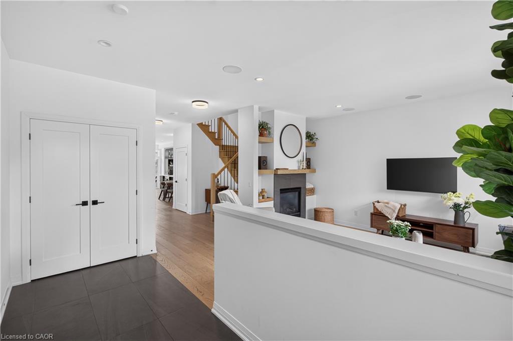 206 Canada Street Property Photo 4