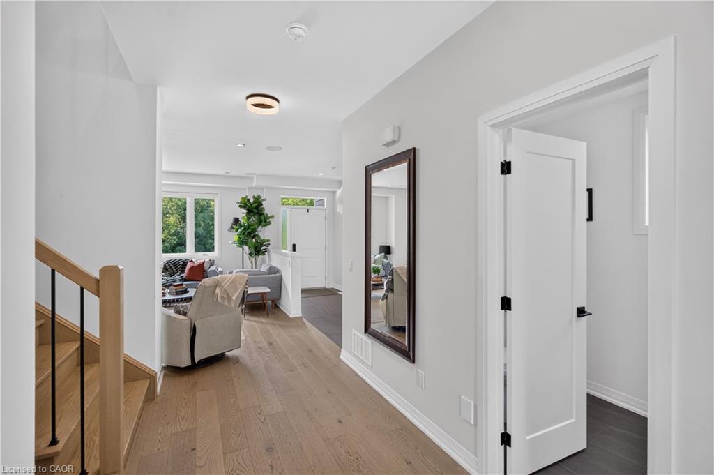 206 Canada Street Property Photo 11