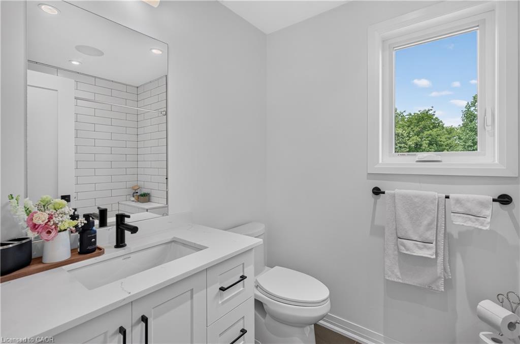 206 Canada Street Property Photo 35