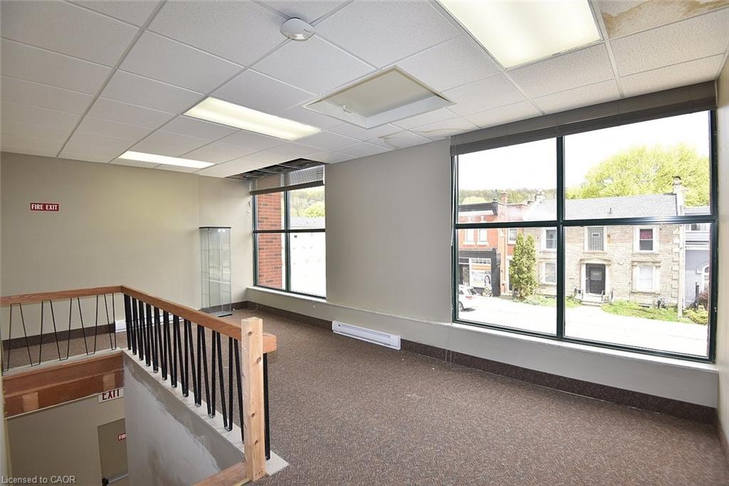 160 King Street W Property Photo 5