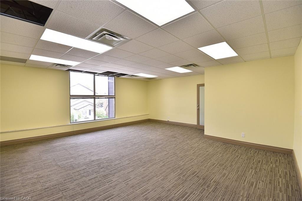 160 King Street W Property Photo 6