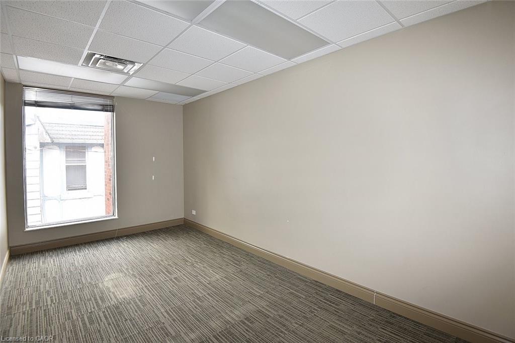 160 King Street W Property Photo 7