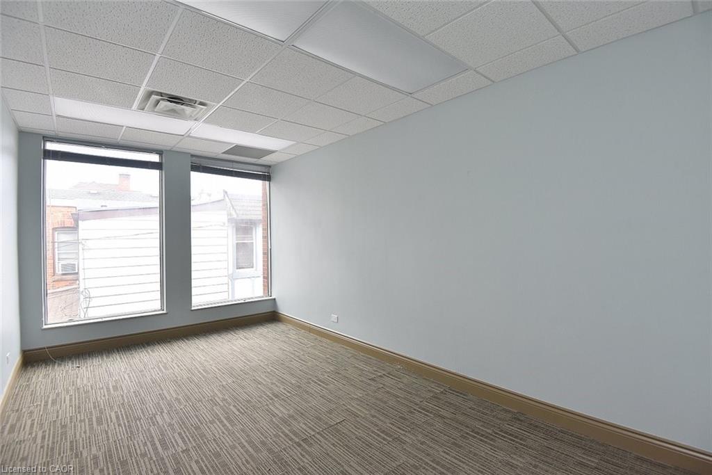 160 King Street W Property Photo 8