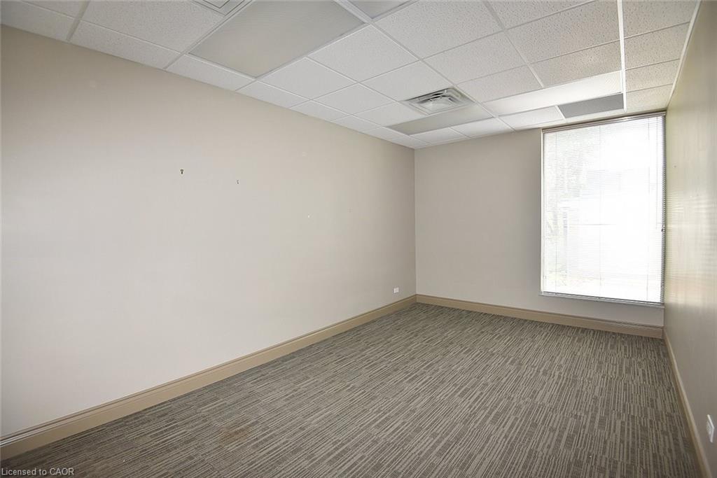160 King Street W Property Photo 10