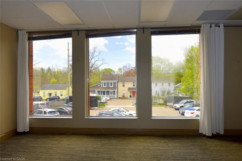 160 King Street W Property Photo 11