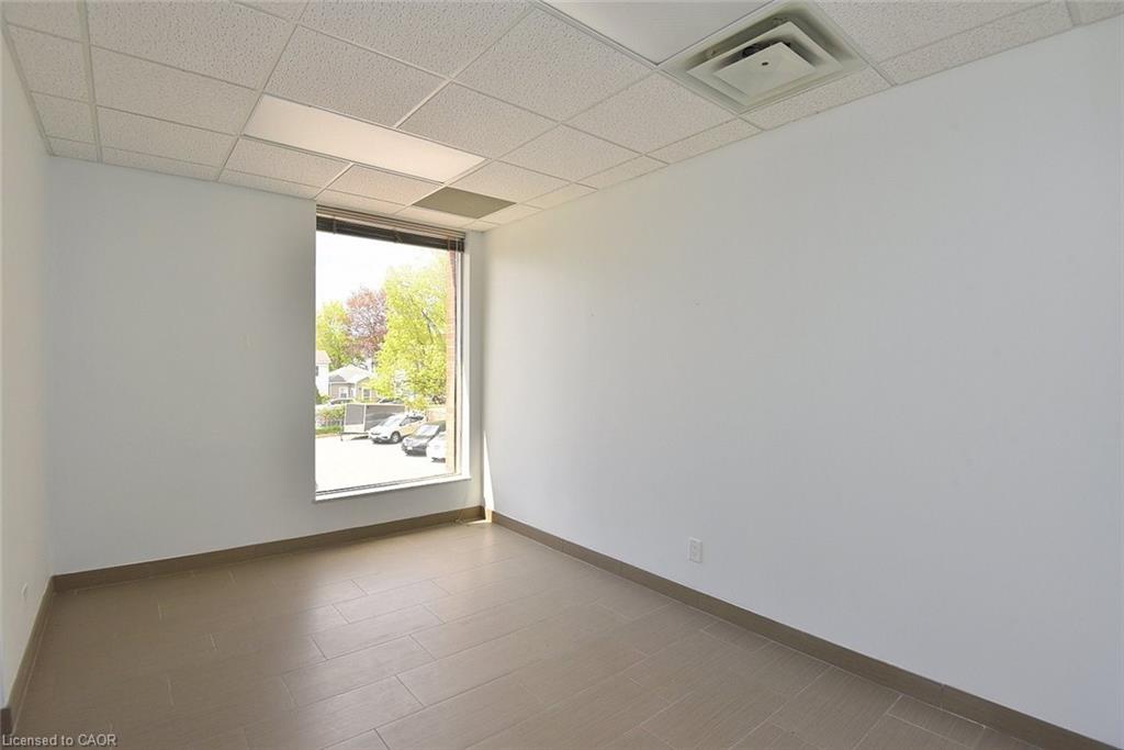 160 King Street W Property Photo 14