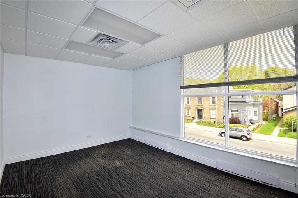 160 King Street W Property Photo 15