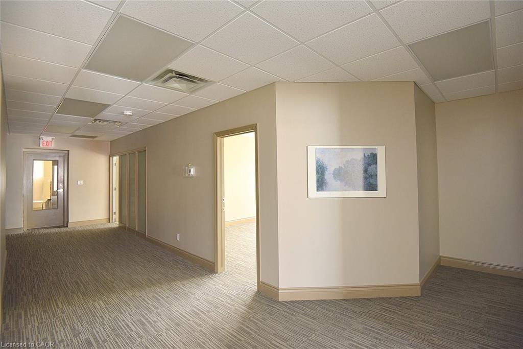 160 King Street W Property Photo 16