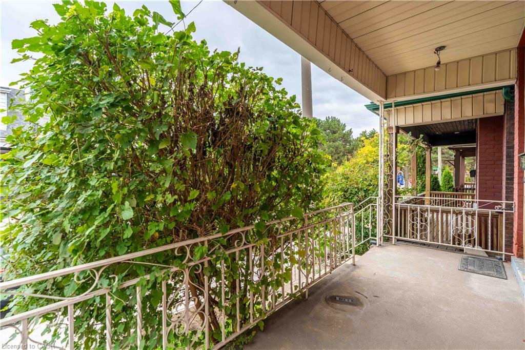 2-58 St. Matthews Avenue Property Photo 4