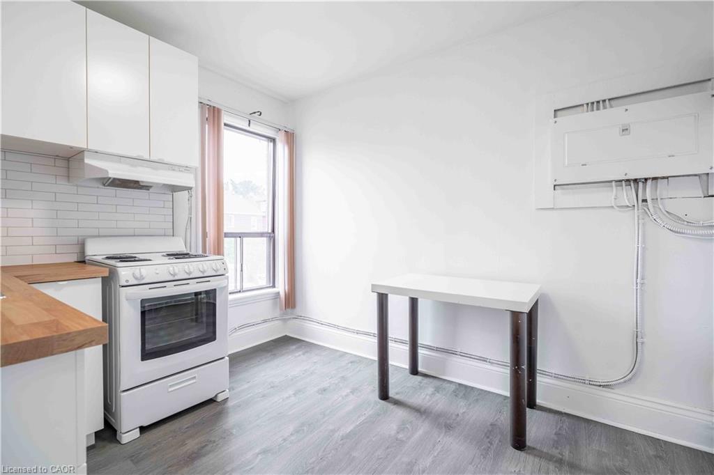 2-58 St. Matthews Avenue Property Photo 9