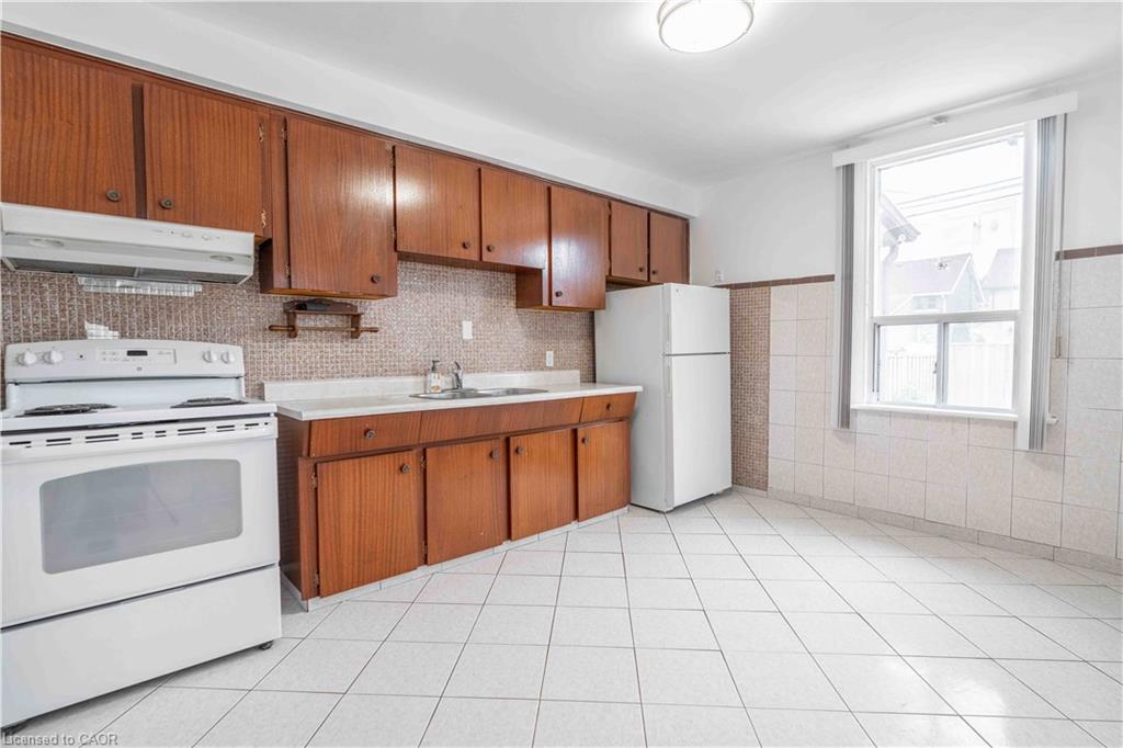 2-58 St. Matthews Avenue Property Photo 24