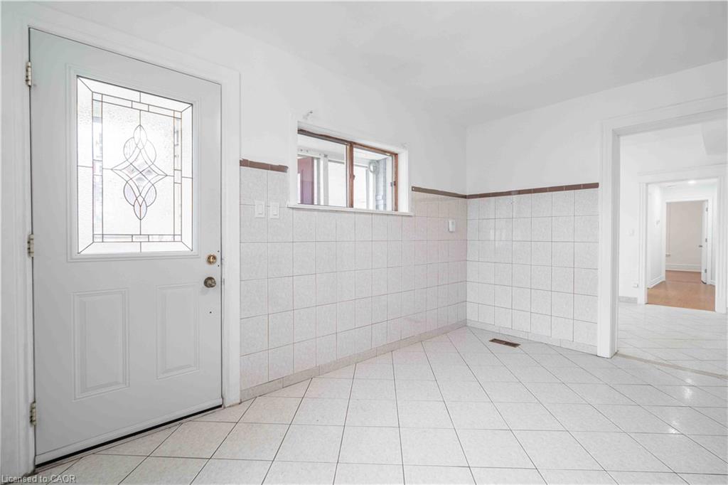2-58 St. Matthews Avenue Property Photo 25