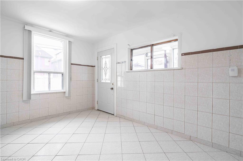 2-58 St. Matthews Avenue Property Photo 26