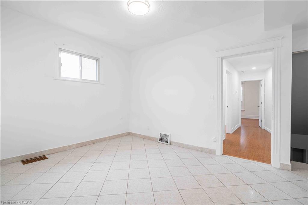 2-58 St. Matthews Avenue Property Photo 27