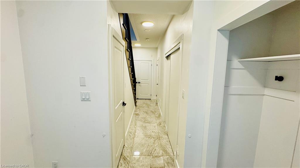 1159 Lloyd Landing Property Photo 4