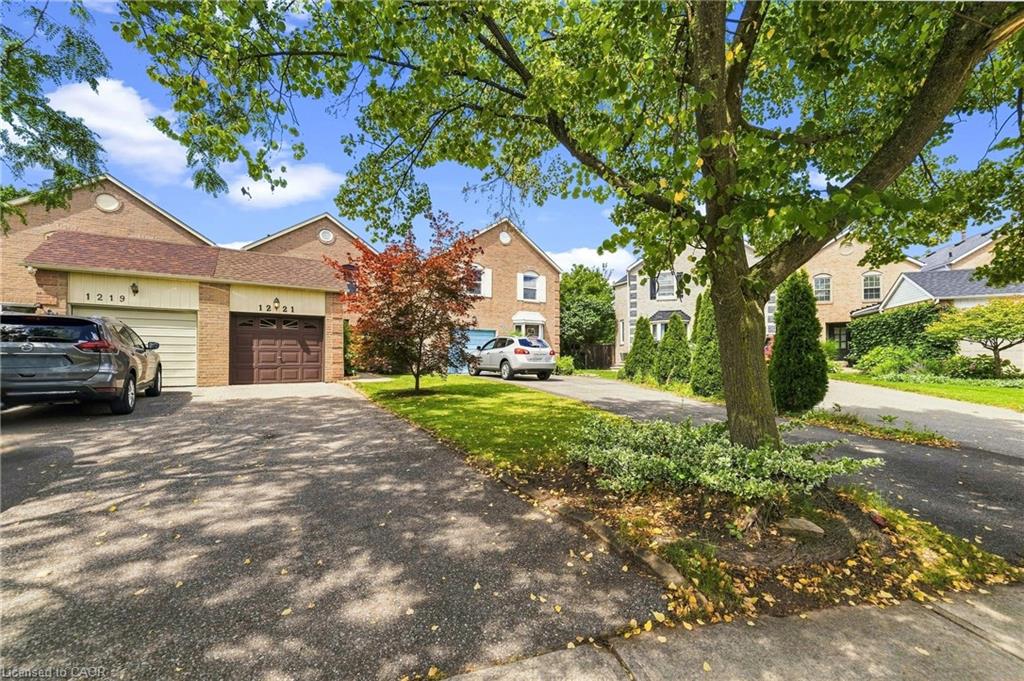 1221 Hedgestone Crescent Property Photo 2