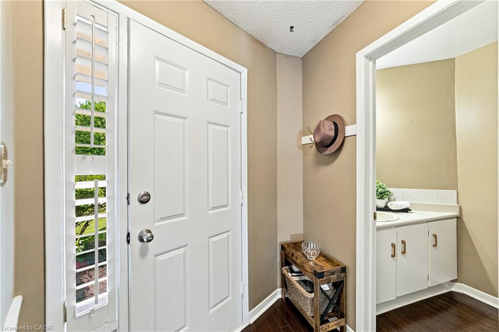 1221 Hedgestone Crescent Property Photo 4