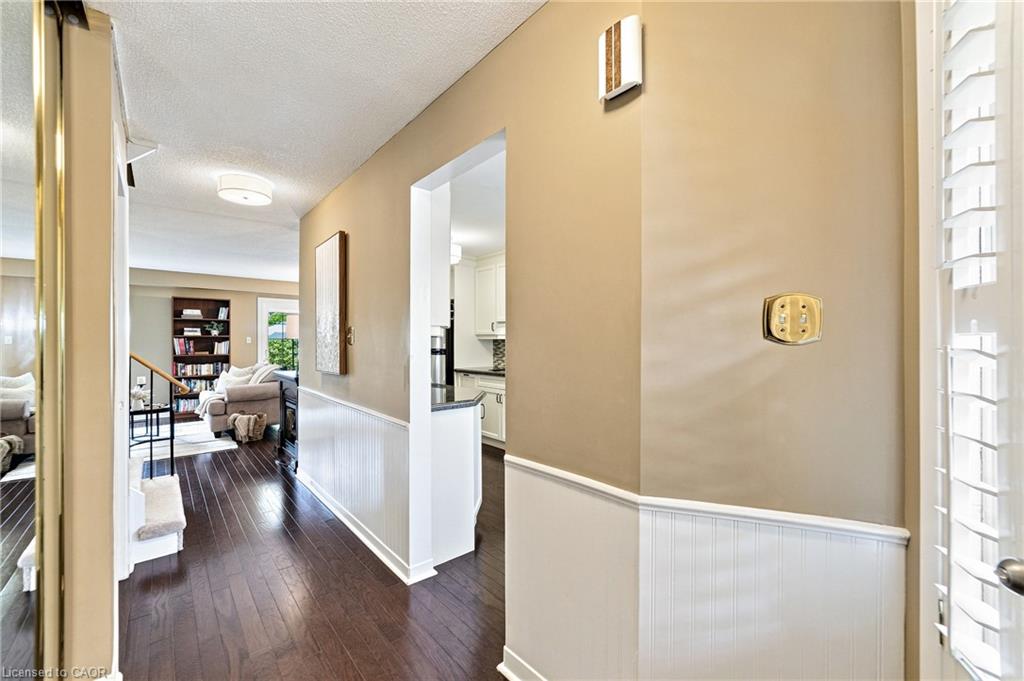1221 Hedgestone Crescent Property Photo 7