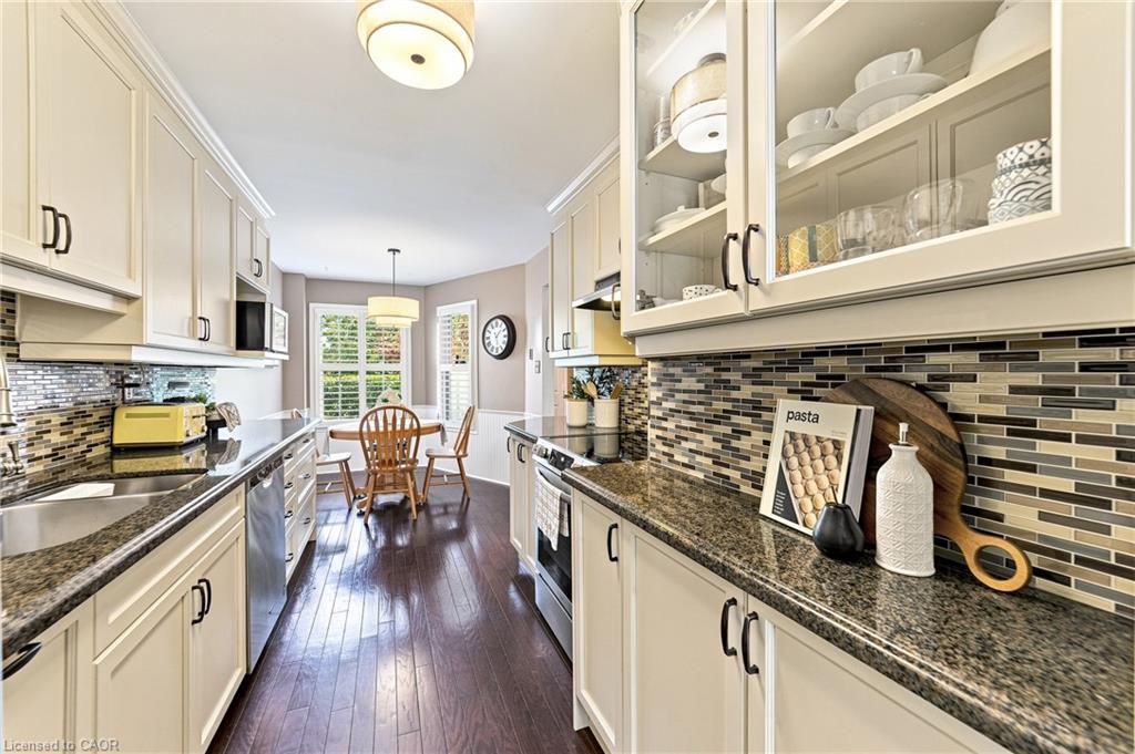 1221 Hedgestone Crescent Property Photo 11