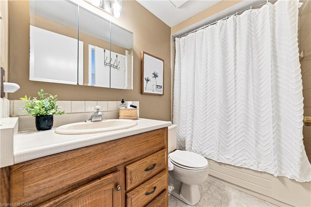 1221 Hedgestone Crescent Property Photo 23