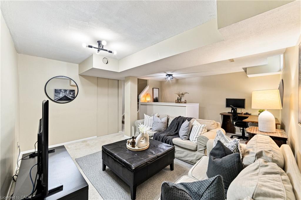 1221 Hedgestone Crescent Property Photo 29