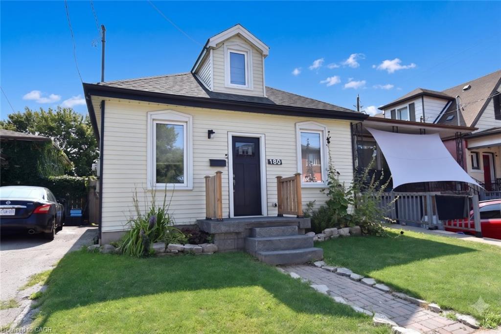 180 Province Street N Property Photo 1