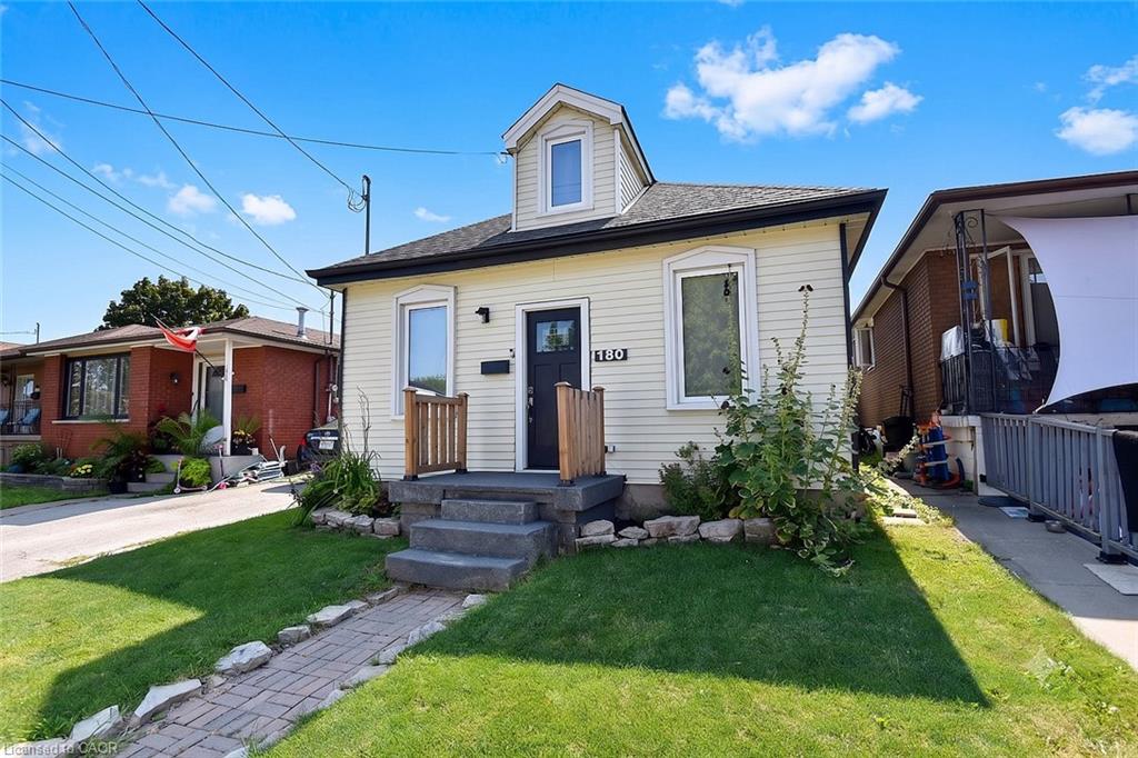 180 Province Street N Property Photo 2