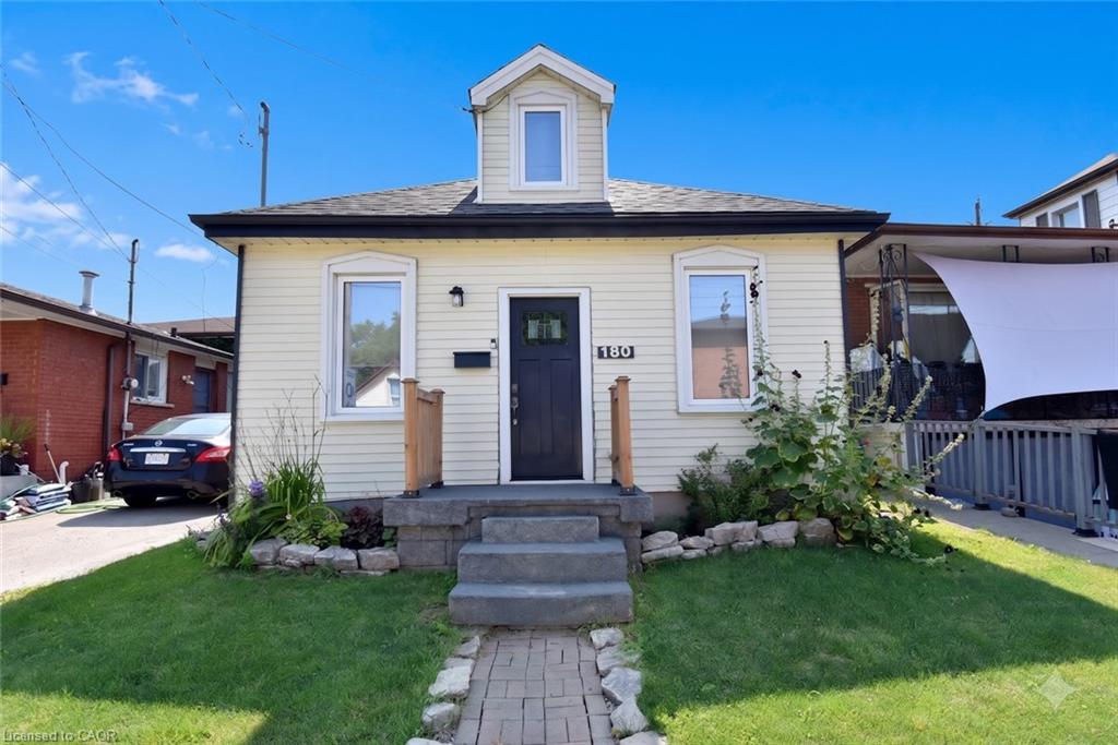 180 Province Street N Property Photo 3