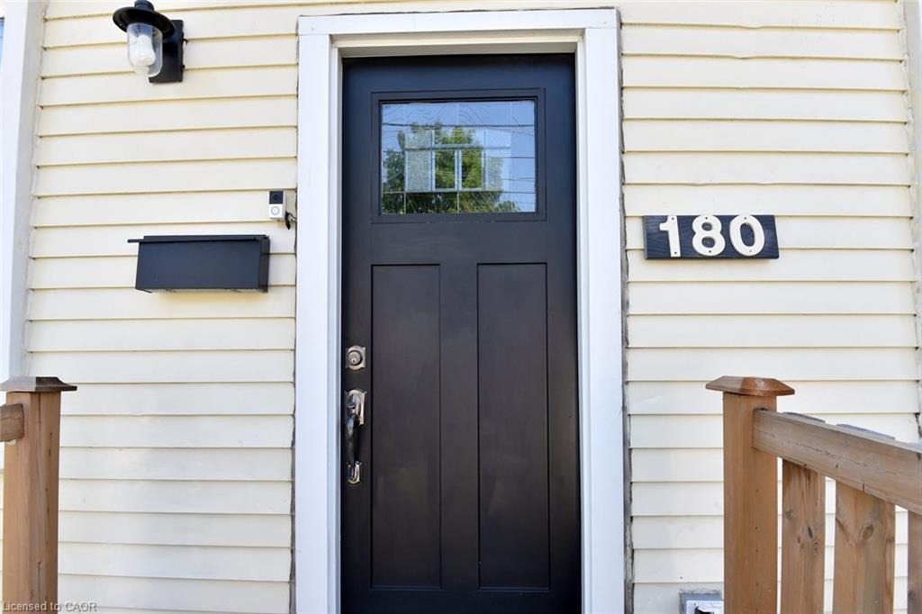 180 Province Street N Property Photo 5