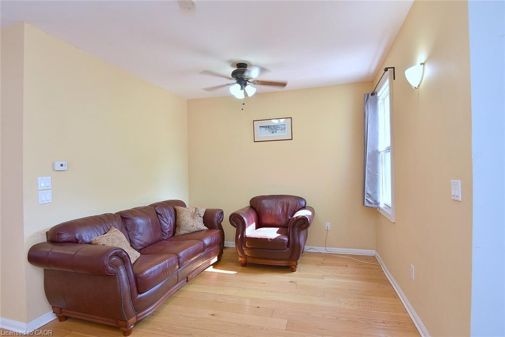 180 Province Street N Property Photo 6