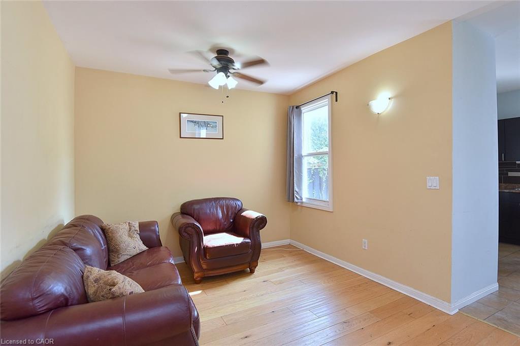 180 Province Street N Property Photo 7