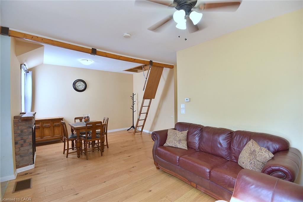 180 Province Street N Property Photo 8