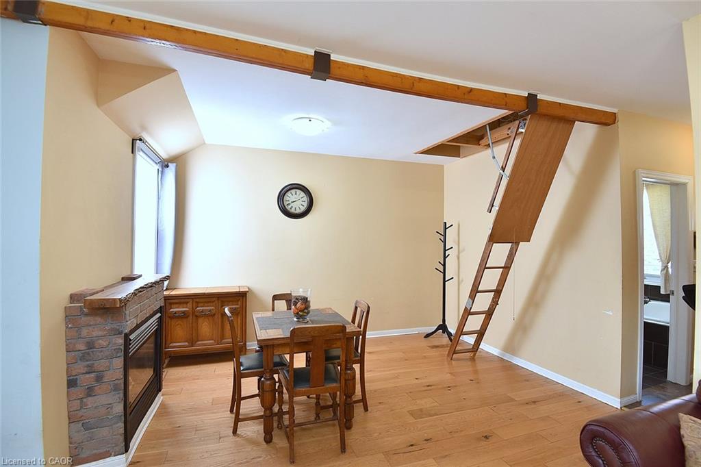 180 Province Street N Property Photo 11